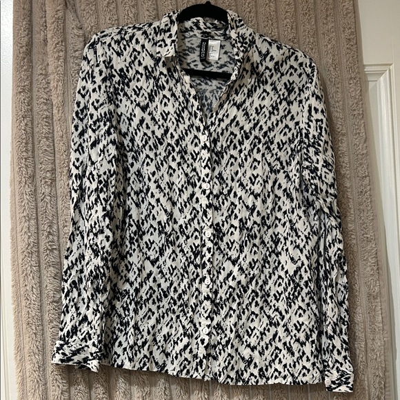 Divided Tops - Divided by H&M Black and White Patterned Blouse